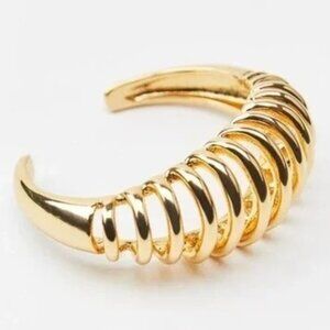 ✨✨ Zara Twisted Bracelet New No Tags ✨✨✨ Comes With Nice Gift Box 🎁